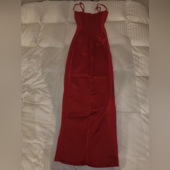 Red Satin 'Shani' House of CB- XS (Plus Cup!) - Picture 12 of 16